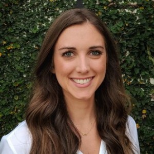 Grace Secker, LPC, RYT. Co-founder of Evolve Therapy (evolvetherapyatx.com)
